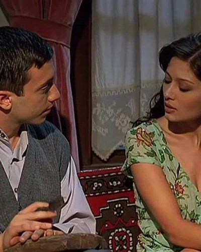 Nurgül Yeşilçay seksi ifşa fotoğrafı 32 — Eğreti Gelin (2005)