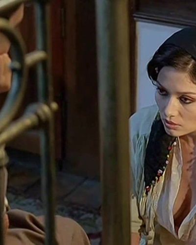 Nurgül Yeşilçay seksi ifşa fotoğrafı 41 — Eğreti Gelin (2005)