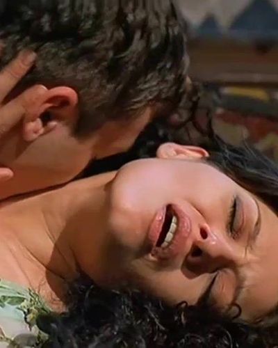 Nurgül Yeşilçay seksi ifşa fotoğrafı 45 — Eğreti Gelin (2005)