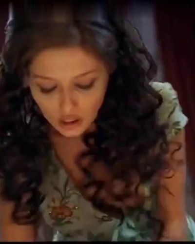 Nurgül Yeşilçay seksi ifşa fotoğrafı 49 — Eğreti Gelin (2005)