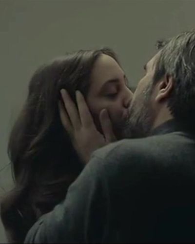 Öykü Karayel seksi ifşa fotoğrafı 2 — Bulantı (2015)