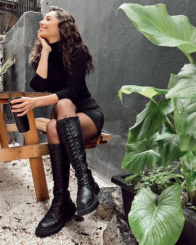 Özge Özacar seksi ifşa fotoğrafı 237