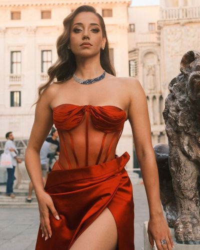 Özge Özacar seksi ifşa fotoğrafı 26