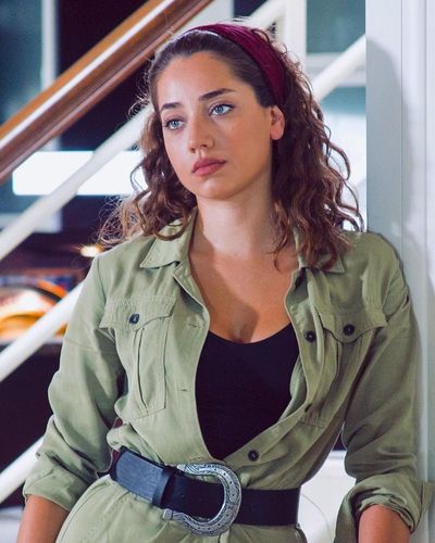 Özge Özacar seksi ifşa fotoğrafı 350