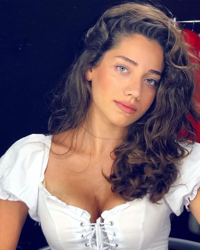 Özge Özacar seksi ifşa fotoğrafı 380