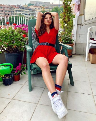 Özge Özacar seksi ifşa fotoğrafı 393