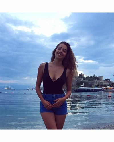 Özge Özacar seksi ifşa fotoğrafı 429
