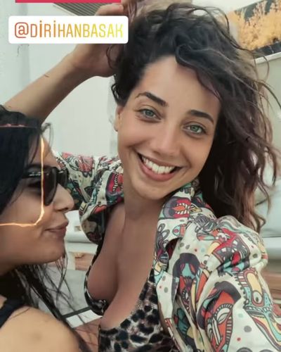 Özge Özacar seksi ifşa fotoğrafı 440