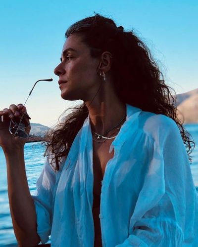 Özge Özpirinççi seksi ifşa fotoğrafı 46