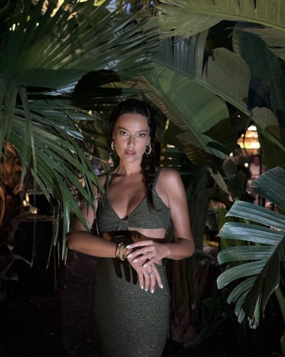 Pelin Akil seksi ifşa fotoğrafı 173