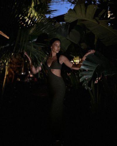 Pelin Akil seksi ifşa fotoğrafı 353