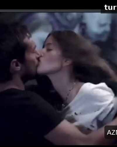 Pelin Akil seksi ifşa fotoğrafı 36 — Tam Bir Centilmen (2024)