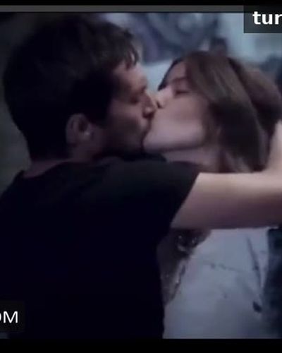Pelin Akil seksi ifşa fotoğrafı 37 — Tam Bir Centilmen (2024)