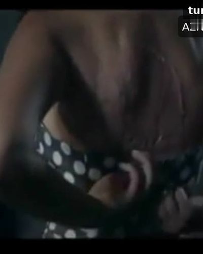 Pelin Akil seksi ifşa fotoğrafı 43 — Tam Bir Centilmen (2024)