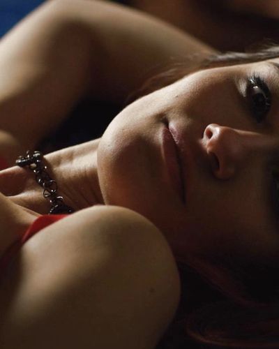 Saadet Aksoy seksi ifşa fotoğrafı 25 — Twice Born (2012)