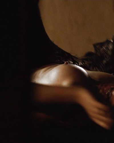 Saadet Aksoy seksi ifşa fotoğrafı 26 — Twice Born (2012)