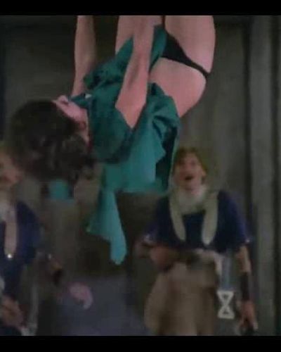 Seher Şeniz seksi ifşa fotoğrafı 8 — Tarkan: Viking Kanı (1971)