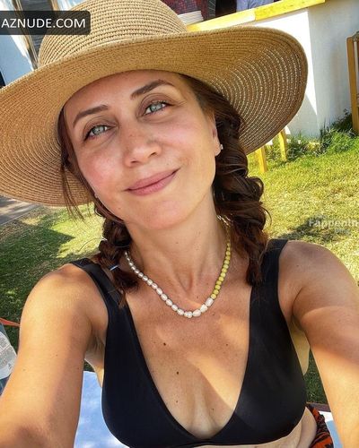 Selen Ozturk Sexy And Hot Photos Collection