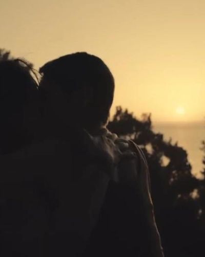 Selen Uçer seksi ifşa fotoğrafı 4 — Aşk, Büyü, Vesaire (2019)