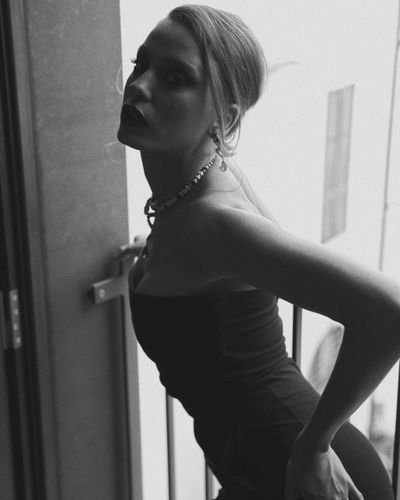 Serenay Sarıkaya seksi ifşa fotoğrafı 1002