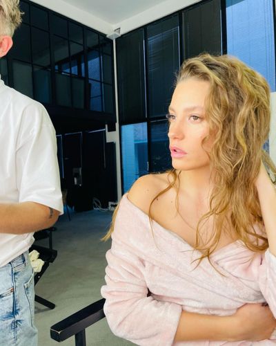 Serenay Sarıkaya seksi ifşa fotoğrafı 1005