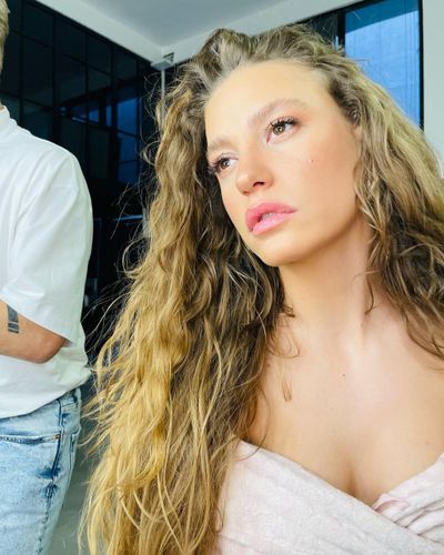 Serenay Sarıkaya seksi ifşa fotoğrafı 1013