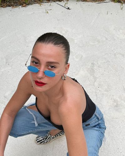 Serenay Sarıkaya seksi ifşa fotoğrafı 1020