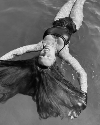 Serenay Sarıkaya seksi ifşa fotoğrafı 1046