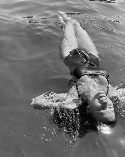 Serenay Sarıkaya seksi ifşa fotoğrafı 1047