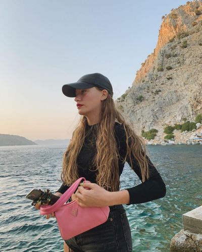 Serenay Sarıkaya seksi ifşa fotoğrafı 1048