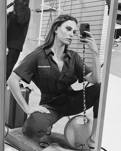 Serenay Sarıkaya seksi ifşa fotoğrafı 1066