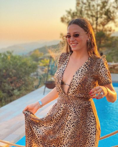 Serenay Sarıkaya seksi ifşa fotoğrafı 1069