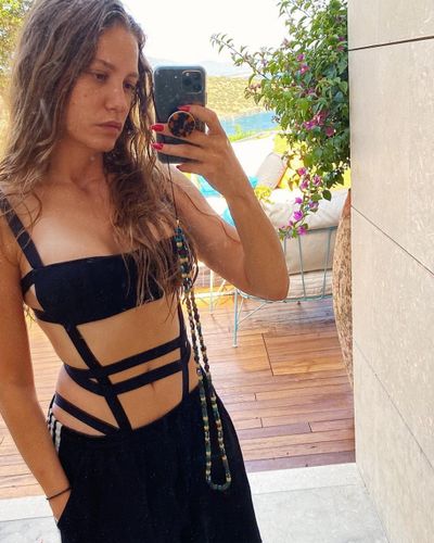 Serenay Sarıkaya seksi ifşa fotoğrafı 1074