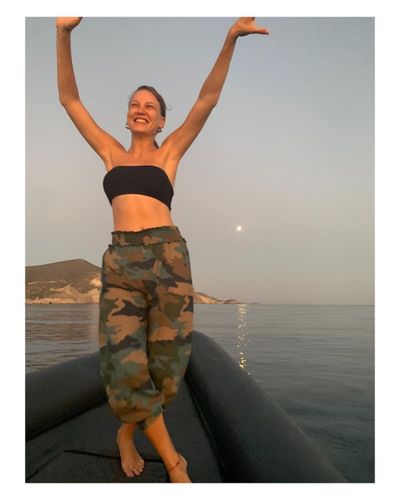 Serenay Sarıkaya seksi ifşa fotoğrafı 1089