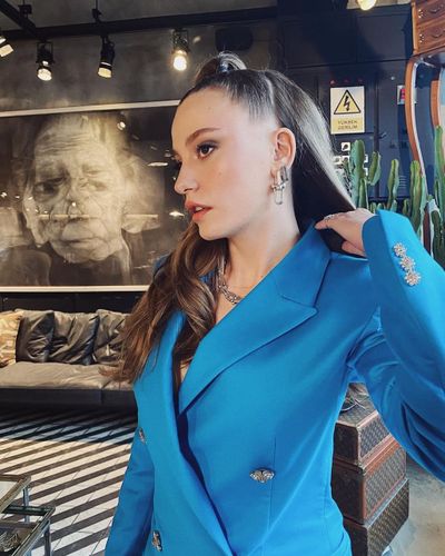 Serenay Sarıkaya seksi ifşa fotoğrafı 1090