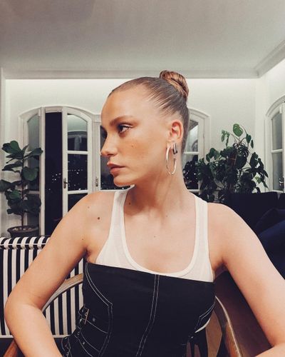 Serenay Sarıkaya seksi ifşa fotoğrafı 1091