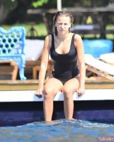 Serenay Sarıkaya seksi ifşa fotoğrafı 1136