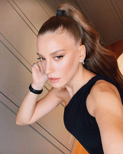 Serenay Sarıkaya seksi ifşa fotoğrafı 1154