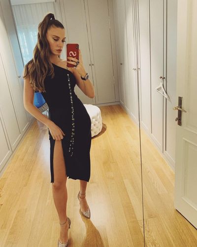 Serenay Sarıkaya seksi ifşa fotoğrafı 1156