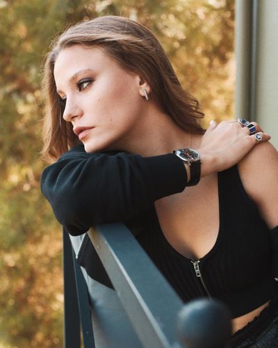 Serenay Sarıkaya seksi ifşa fotoğrafı 1158