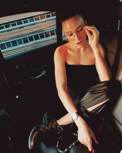 Serenay Sarıkaya seksi ifşa fotoğrafı 1159