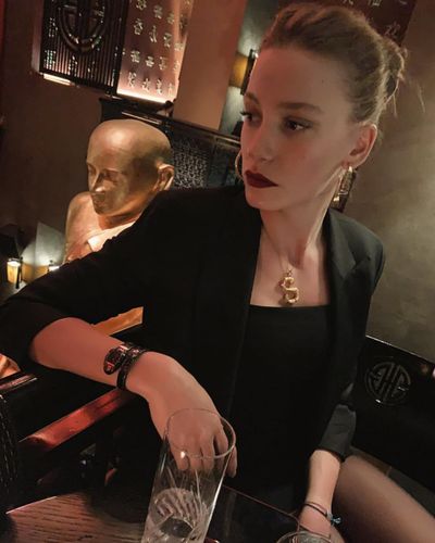 Serenay Sarıkaya seksi ifşa fotoğrafı 1181