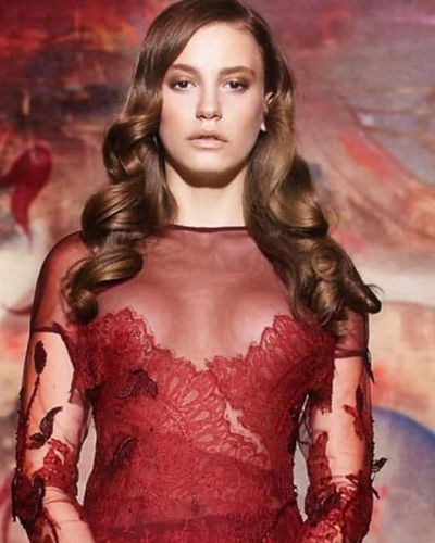 Serenay Sarıkaya seksi ifşa fotoğrafı 1192