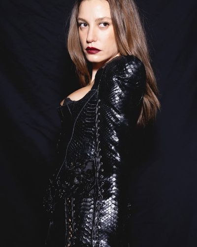 Serenay Sarıkaya seksi ifşa fotoğrafı 128