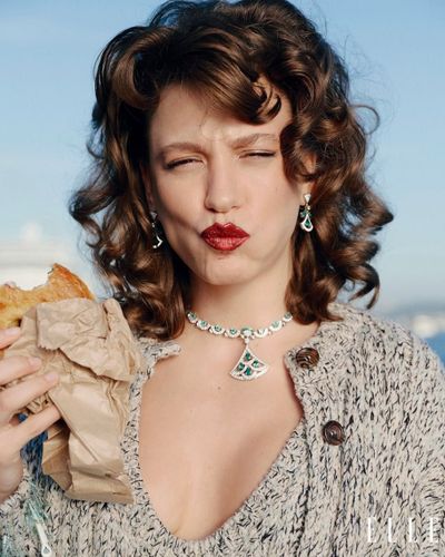 Serenay Sarıkaya seksi ifşa fotoğrafı 135