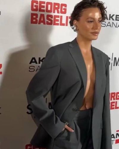 Serenay Sarıkaya seksi ifşa fotoğrafı 156