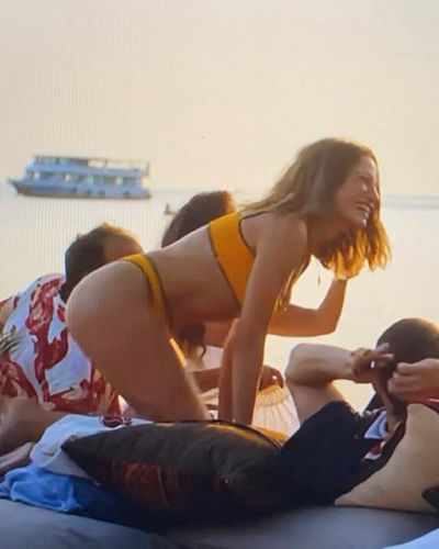 Serenay Sarıkaya seksi ifşa fotoğrafı 181