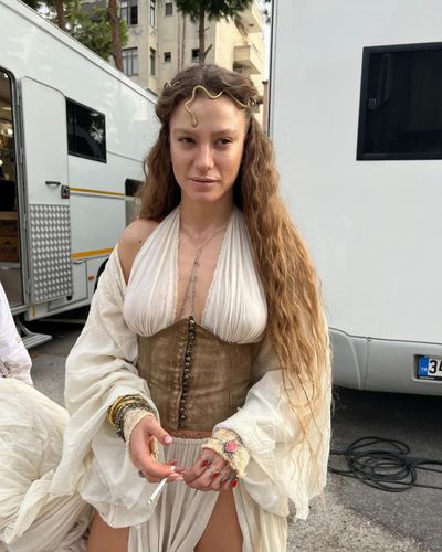 Serenay Sarıkaya seksi ifşa fotoğrafı 218