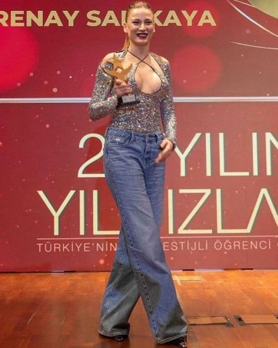 Serenay Sarıkaya seksi ifşa fotoğrafı 239