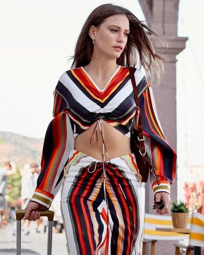 Serenay Sarıkaya seksi ifşa fotoğrafı 277